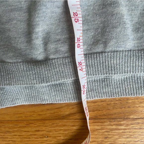 Aritzia Babaton Baylor Grey V-neck Sweater size S/M - Picture 8 of 11